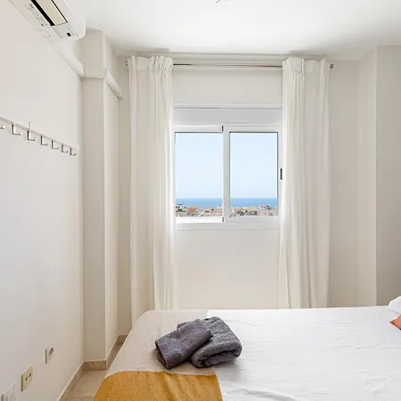 3 Bedroom With Private Rooftop Terrace Apartment *