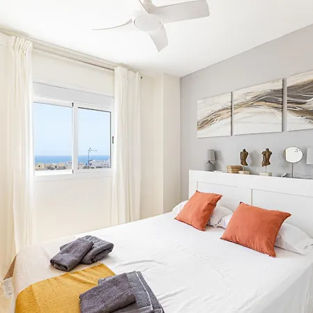 3 Bedroom With Private Rooftop Terrace *
